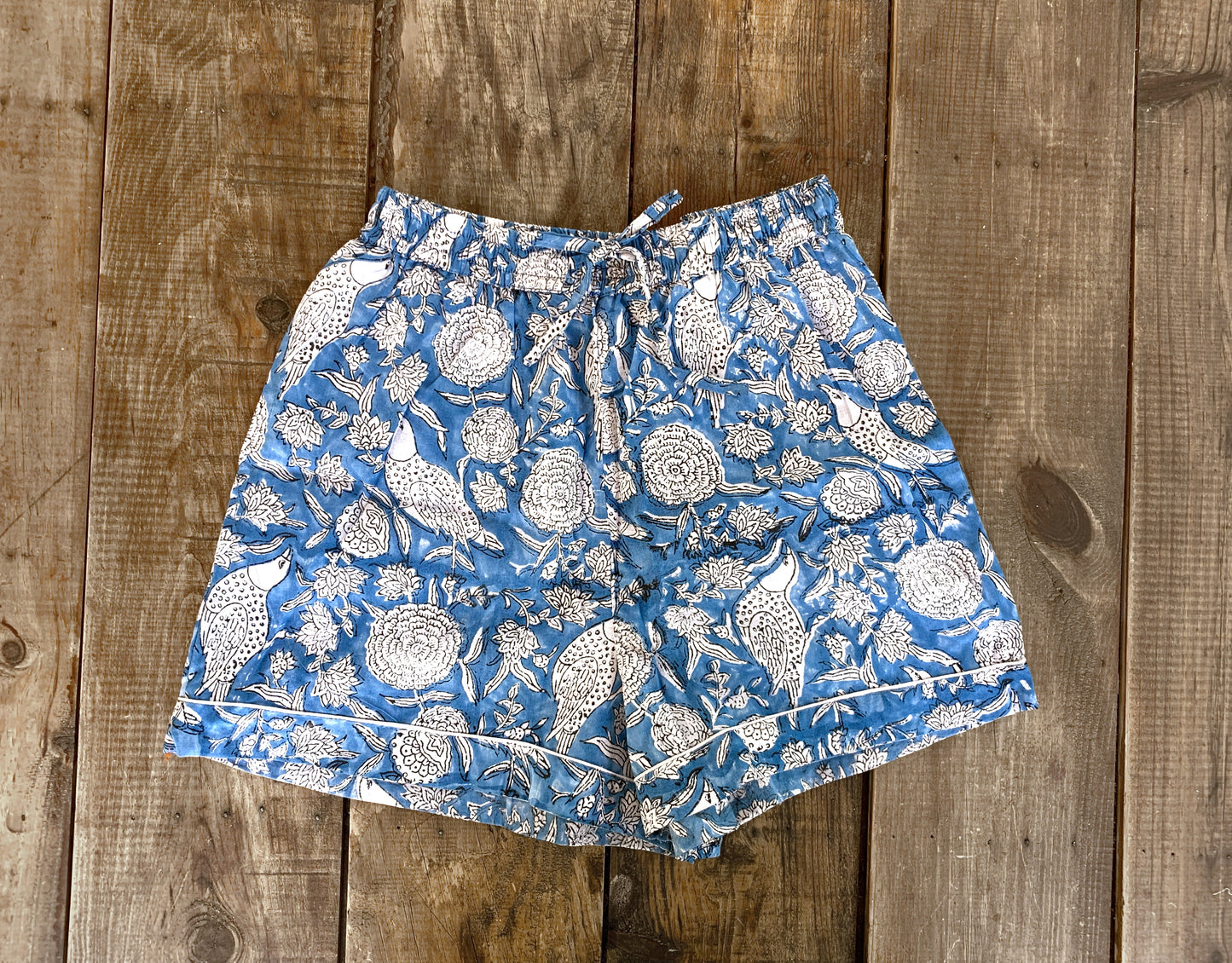 SET regalo · Pijama manga/pantalón corto & bolsa aseo a juego · Algodón puro estampado block print artesanal en India · Azul