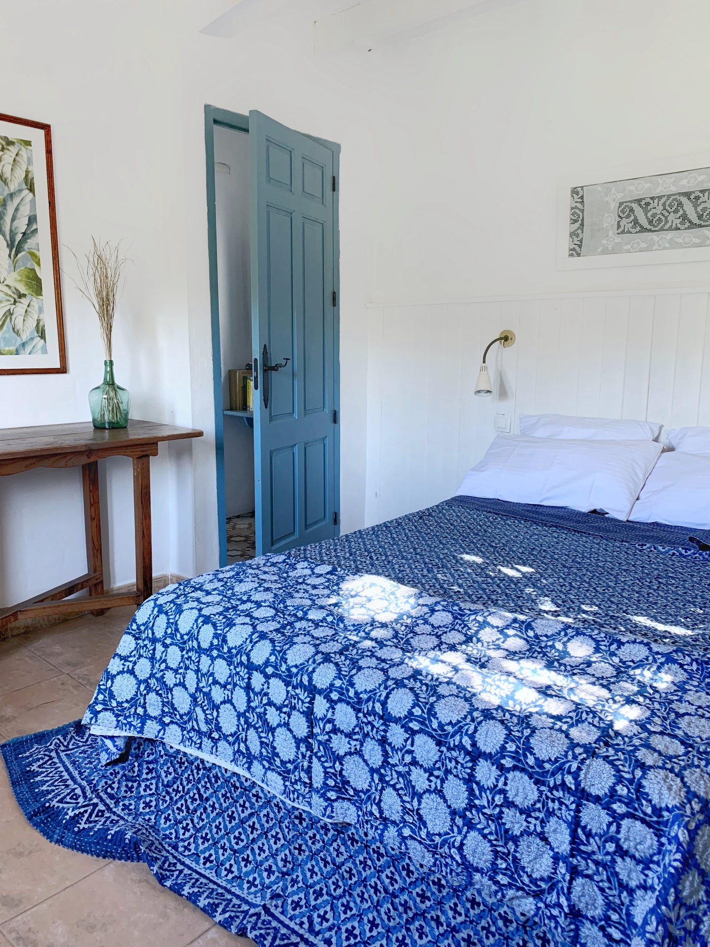 Kantha algodón 100% estampado artesanal block print India · Plaid · Colcha verano · Cubre sofá hindú · Flores azul blanco