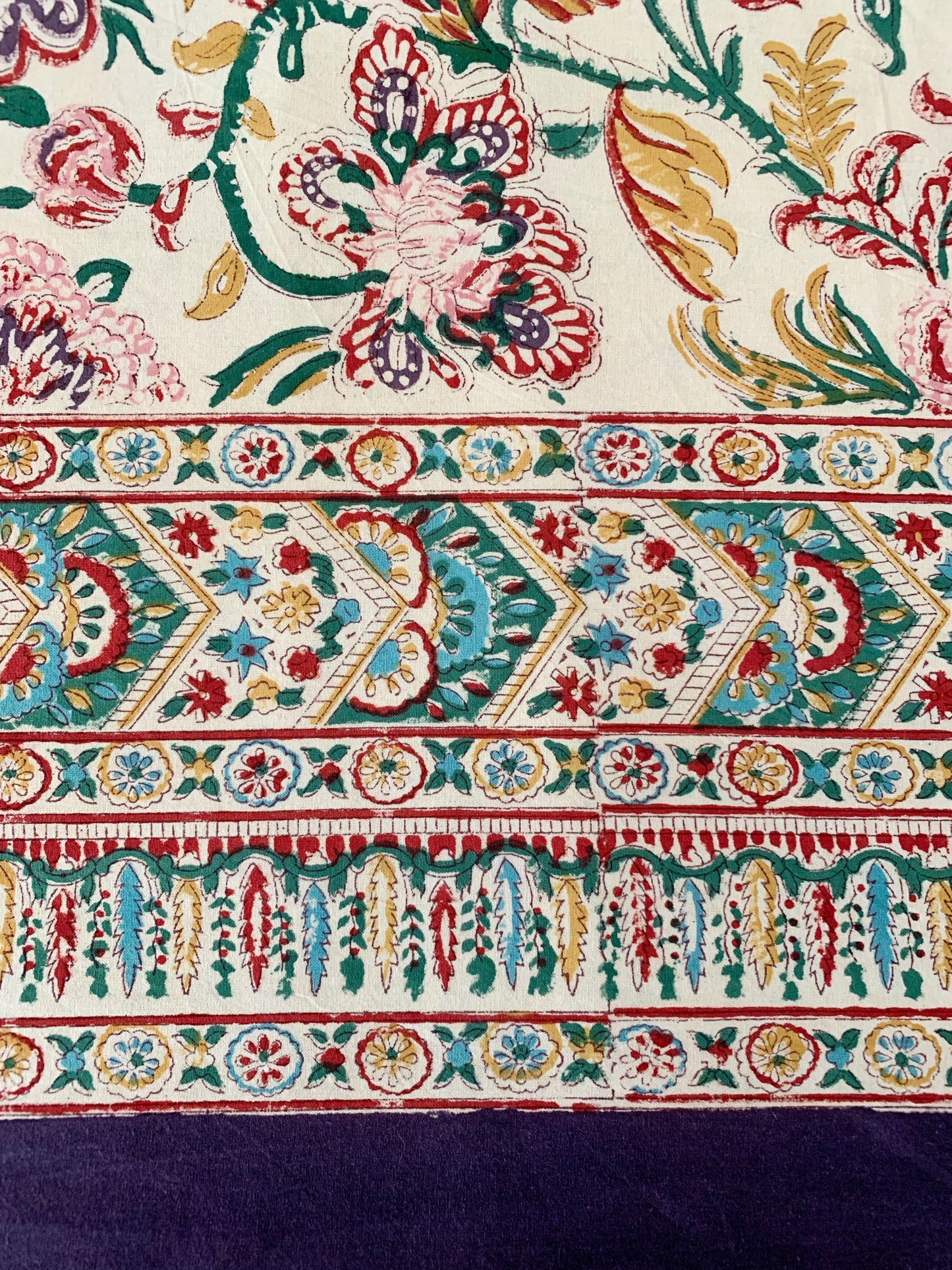 Mantel algodón puro estampado block print artesanal en India · Seis comensales · Mantel boho chic 100% algodón hindú · Crema flores colores