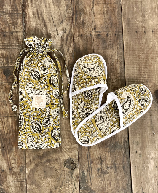 Padded travel slippers with matching bag · Pure cotton block print in India · Bath shower slippers · Blue pink flower