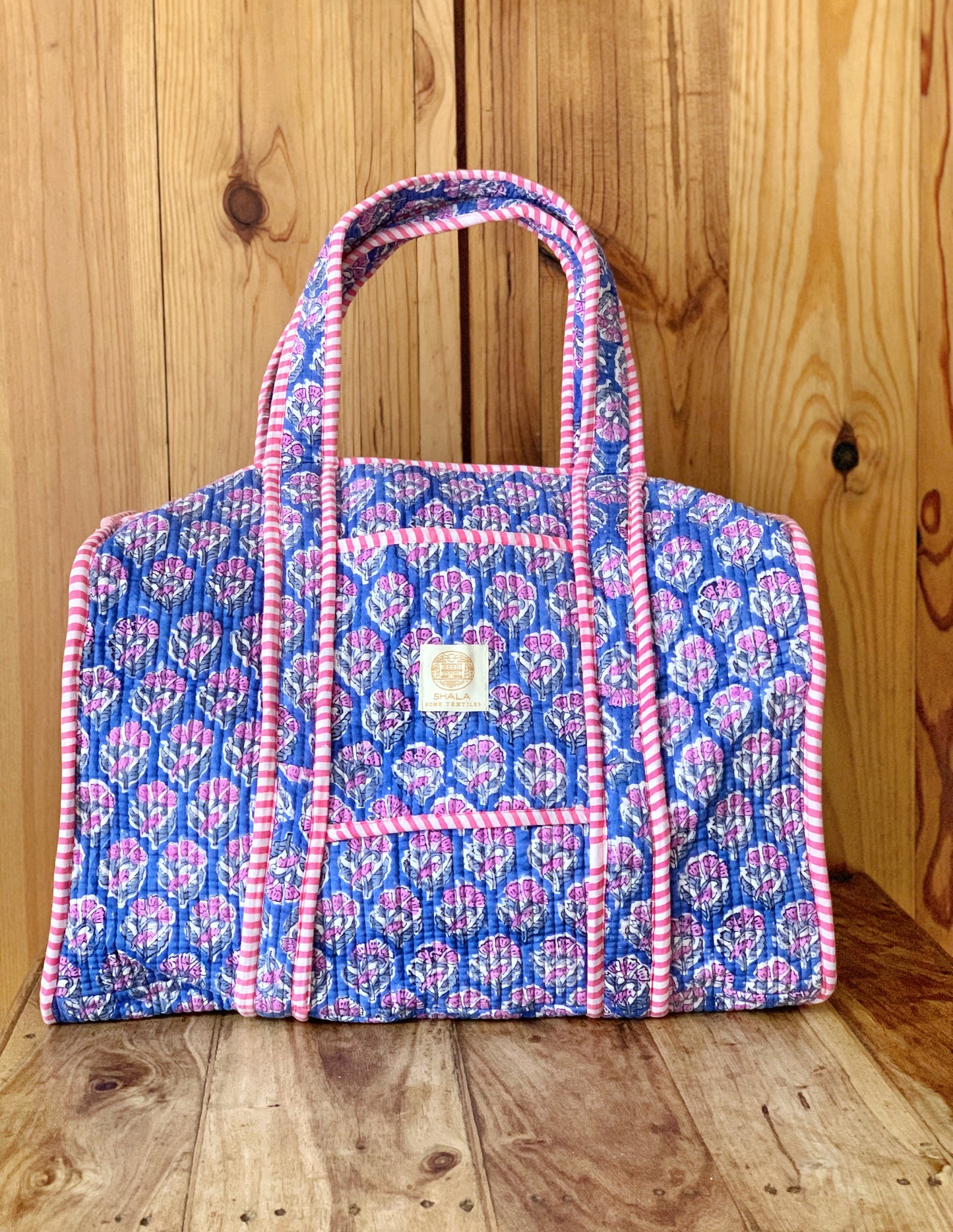 Bolsa viaje fin de semana gimnasio acolchada · Algodón puro estampado block print en India · Bolso bebé enguatado boho hindú · Flores azul rosa