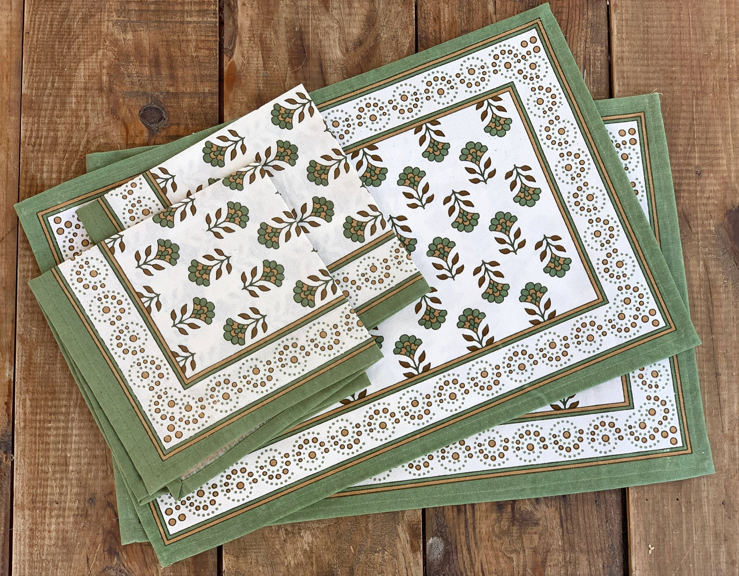 Mantel individual rectangular con servilletas · Algodón puro estampado block print artesanal en India · Juego de 2 · Flores verde