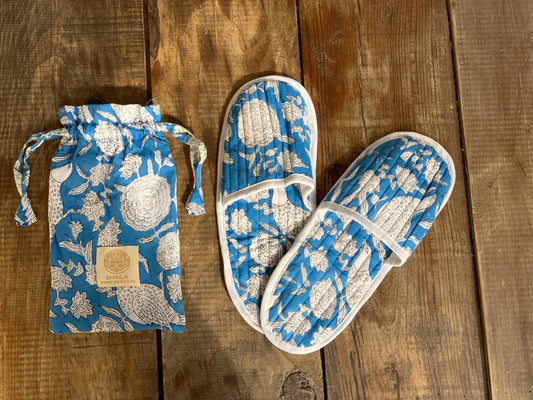 Padded travel slippers with matching bag · Pure cotton block print in India · Bath shower slippers · Blue flower white